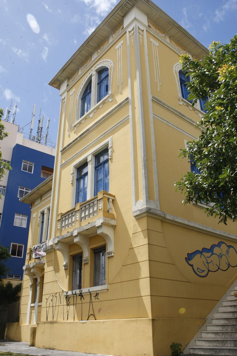 Prédio chegou a ser lacrado devido a invasões e depredações | Henry Milleo/ Gazeta do Povo