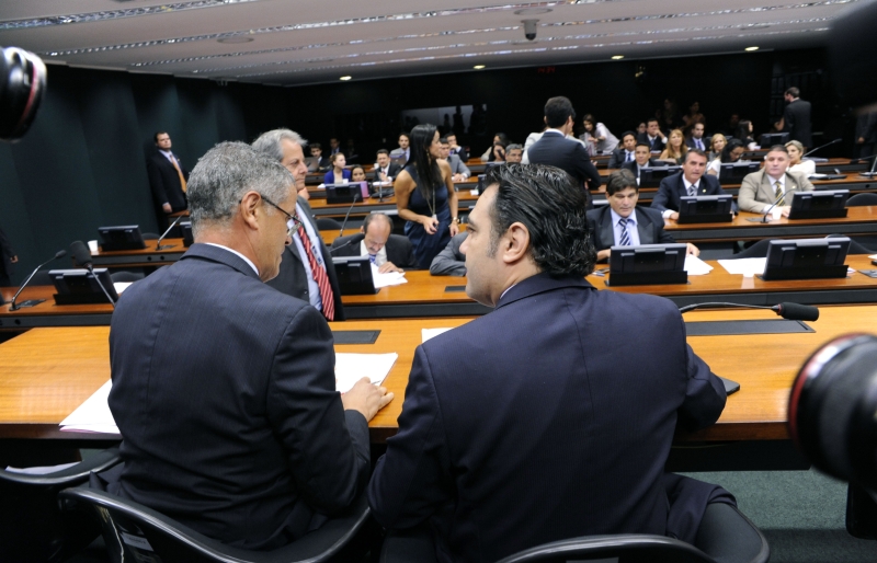 Feliciano (dir.) recuou após ter marcado viagem para verificar situação de corintianos presos na Bolívia | Arquivo/ Gazeta do Povo