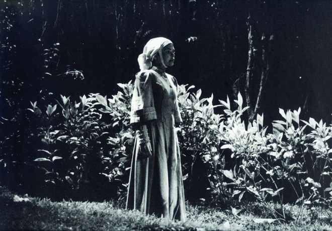 Mostra traz 45 fotografias sobre o teatro paranaense |