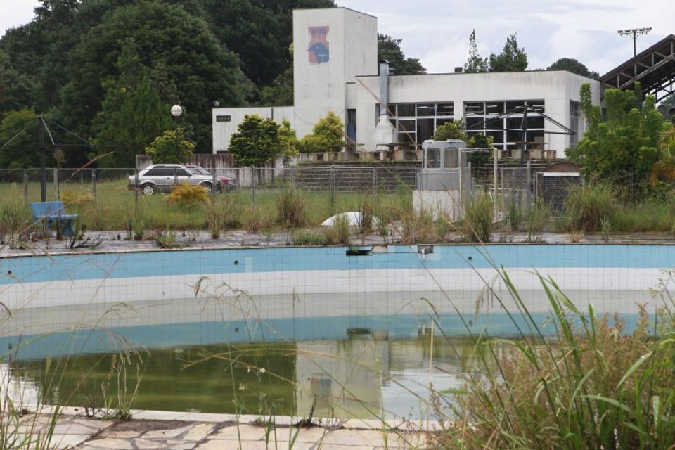 Com 'dor', Paraná entrega sede do Tarumã Vista da sede tricolor do Tarumã: solução para as dívidas | Marcelo Elias/ Gazeta do Povo