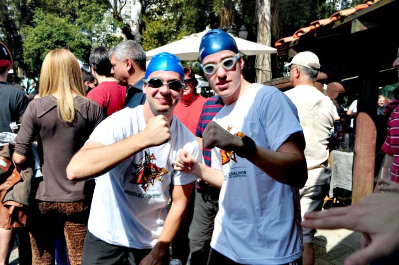 Os amigos Bruno e Gustavo competiram vestidos a caráter | Lara Grünfeld, Divulgação