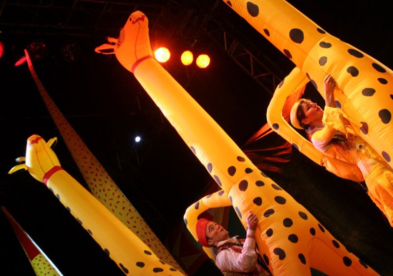 Gigantes do Ar é inspirada no mundo circense e recupera o popular circo-teatro | Divulgação