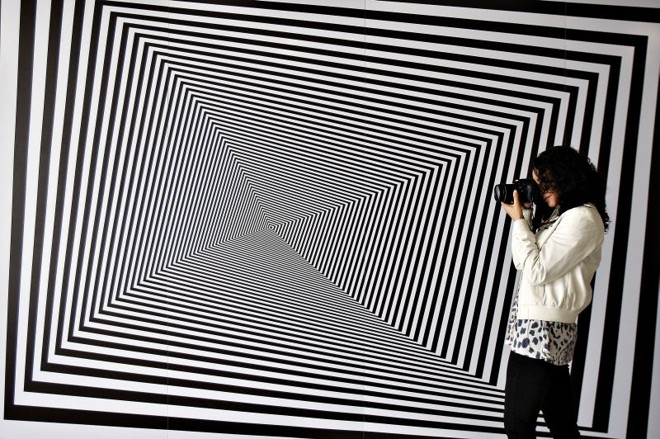 Público é incentivado a fotografar (sem flash) as obras e instalações interativas |