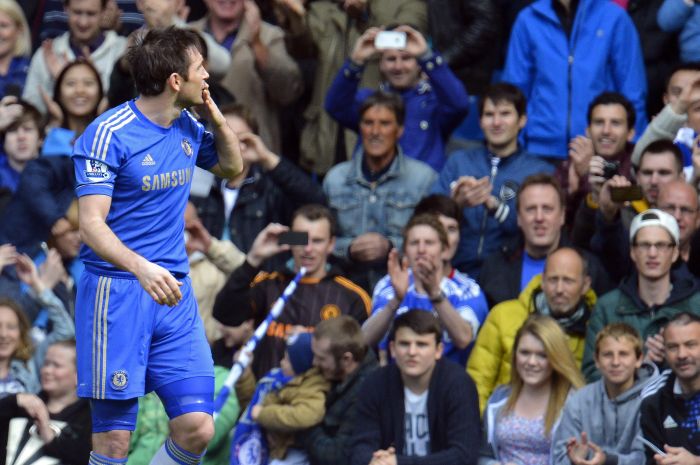 Frank Lampard comemora gol que embala o Chelsea na disputa por vaga na Liga dos Campeões | Reuters