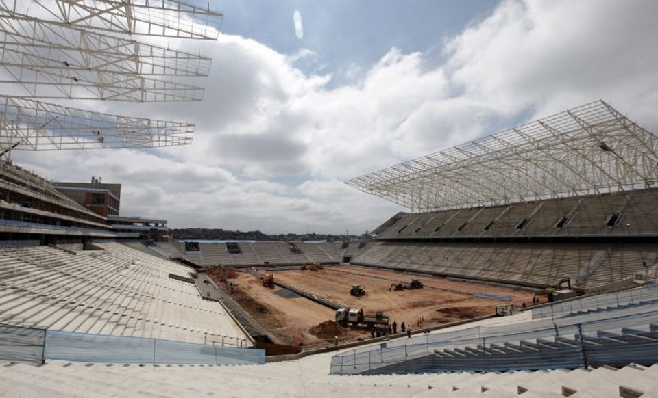 Caixa admite liberar dinheiro para o Corinthians pagar por estádio em construção | Reuters