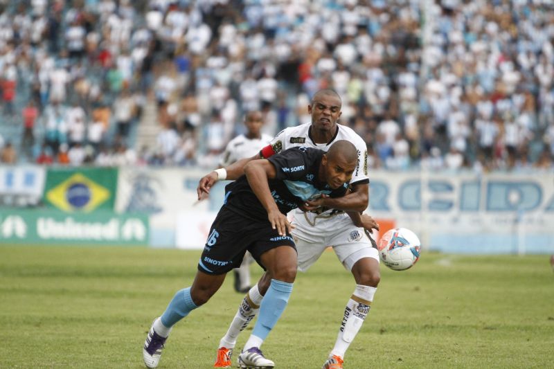 Jogo equilibrado no Estádio do Café terminou com vitória do Operário neste domingo | Gilberto Abelha / Jornal de Londrina
