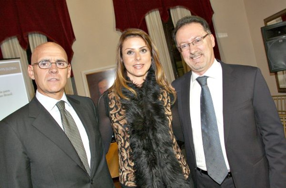 O embaixador da Itália no Brasil, Rafaelle Trombetta (à esq.), com a deputada do Parlamento Italiano Renata Bueno e o cônsul-geral em Curitiba, Salvatore Di Venezia, no lançamento do call center nacional da embaixada, nesta terça-feira, no Palácio Garibaldi | Mauro Campos