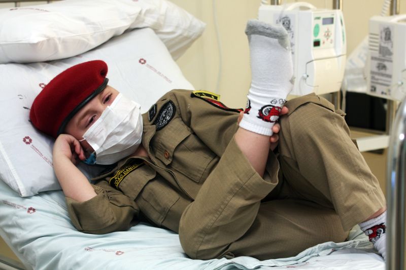 O Bombeirinho ainda na cama do hospital. Ele nem acreditou que receberia alta | Andre Rodrigues/Agencia de Noticias Gazeta do Povo