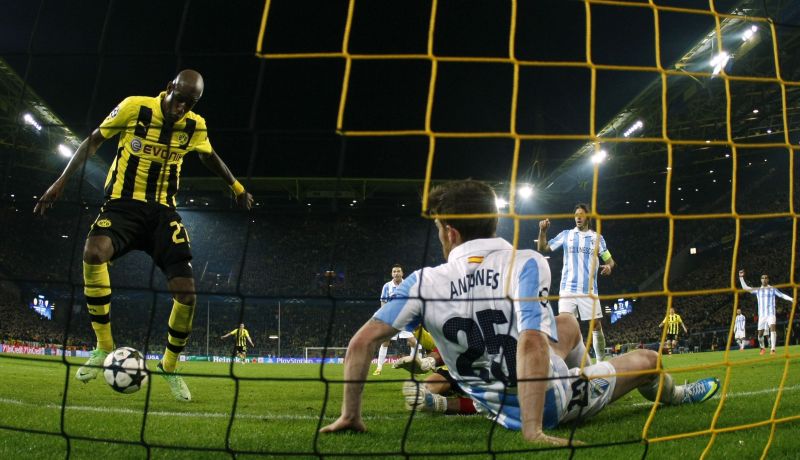 Felipe Santana estava em posição de impedimento quando marcou o gol que eliminou o Málaga na Liga dos Campeões | Ina Fassbender / Reuters