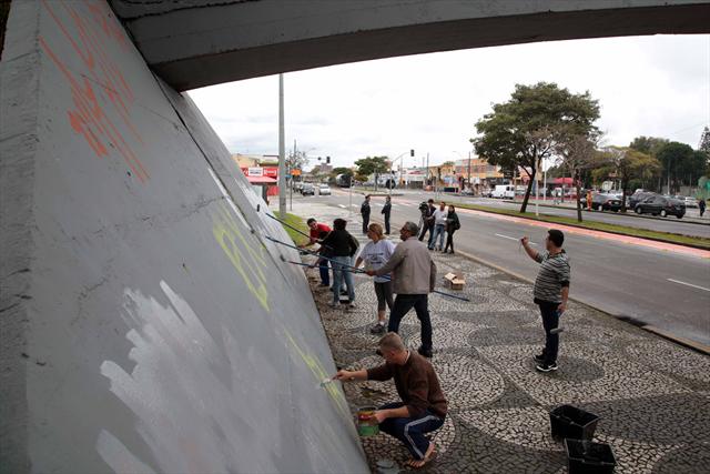 Voluntários já haviam pintado a passarela | Jaelson Lucas/SMCS