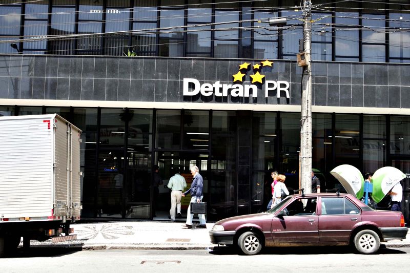 Sede do Detran em Curitiba: serviço normal na capital, mas com restrições no interior do estado | Arquivo/Gazeta do Povo