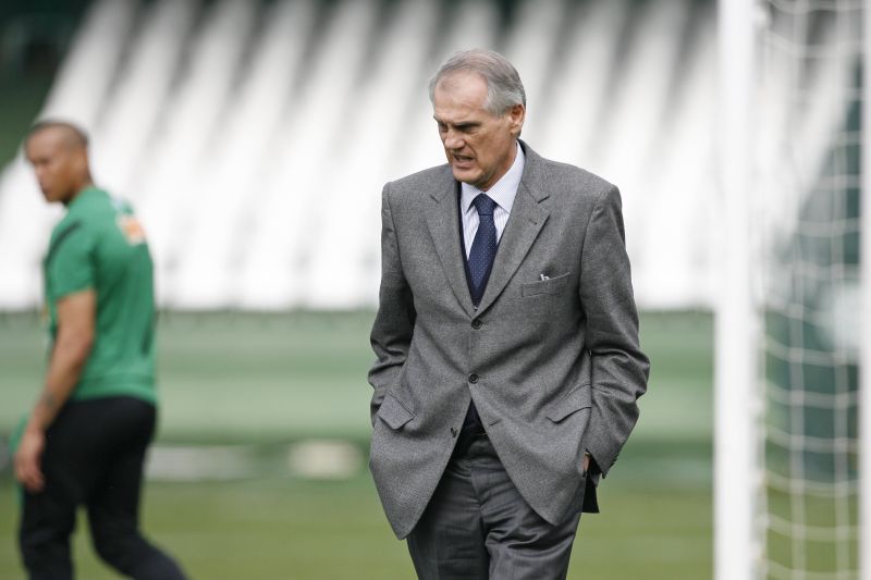 Vilson diz que diretoria está "colocando os esqueletos do clube fora do armário" | Antônio More / Gazeta do Povo