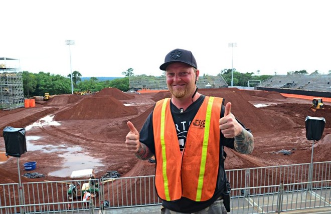 Jesse Olsen trabalha no design das rampas para o X Games |