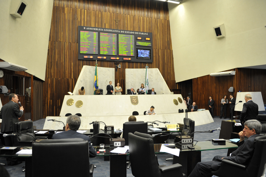 Deputados do Paraná aprovaram nesta terça-feira o projeto de lei que garante a a isenção do ICMS para o óleo diesel usado no transporte público | Sandro Nascimento/Alep