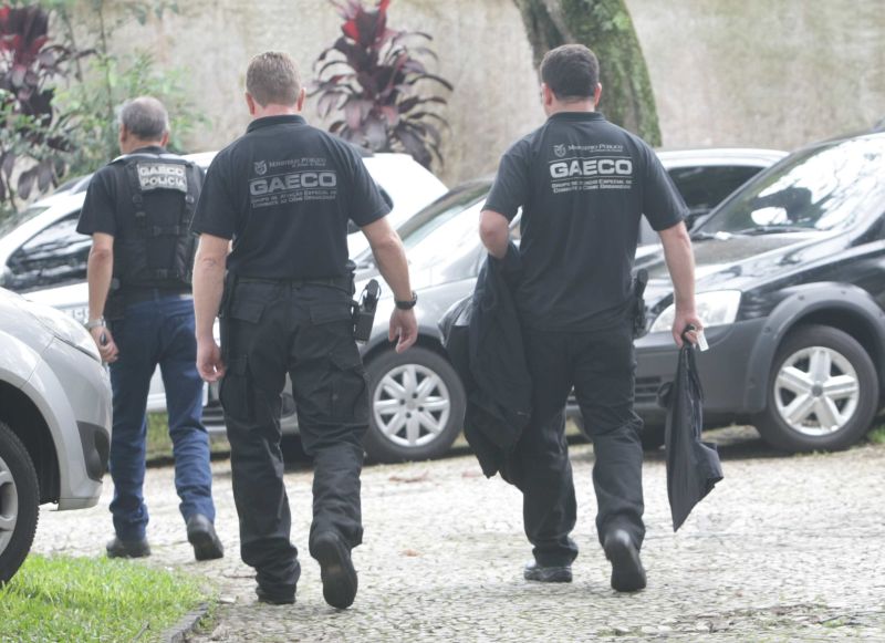 Mandados de busca e apreensão foram cumpridos em duas delegacias e uma divisão policial da capital | Aniele Nascimento / Agência de Notícias Gazeta do Povo