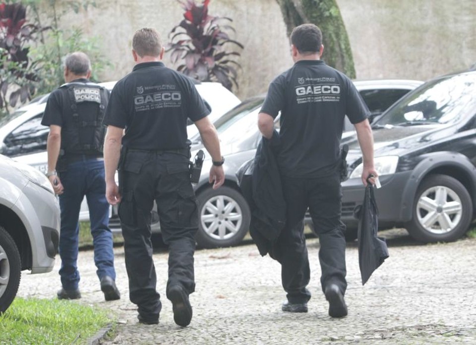 Mandados de busca e apreensão foram cumpridos em duas delegacias e uma divisão policial da capital | Aniele Nascimento / Agência de Notícias Gazeta do Povo