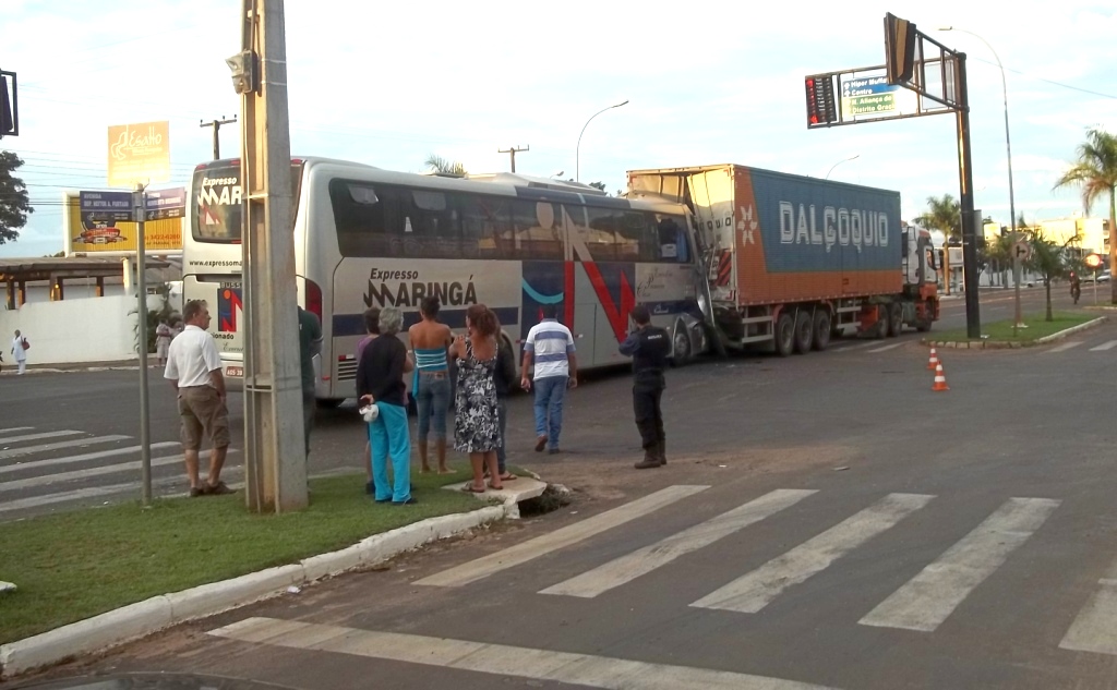 Segundo a empresa, 21 pessoas envolvidas no acidente já desembarcaram no destino final | Divulgação/PM