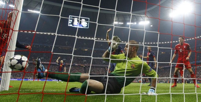 Valdez tenta evitar, em vão, o gol de Muller | 