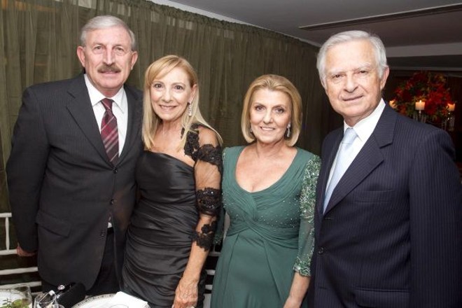 Enlace Penna e Galléas: retrato dos noivos II -Renato e Ester Casagrande, Odete e Renato Ferreira |