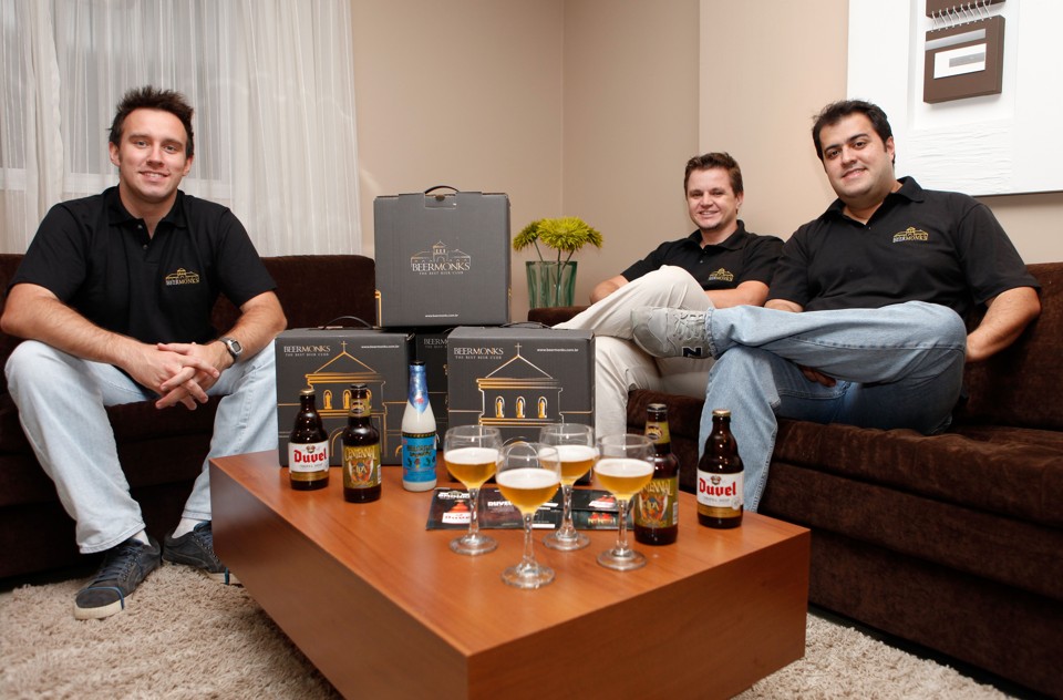 Victor Silva e os sócios criaram a Beer Monks, um clube de assinantes de cerveja especiais. | André Rodrigues / Gazeta do Povo