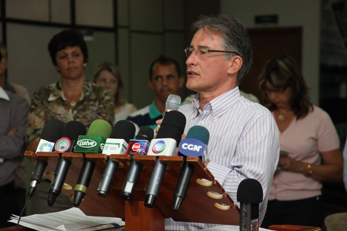 Em discursos e entrevistas, com frequência Bueno apresentava sinais de rouquidão - um indício de que sua saúde não estava bem | Vanderlei Faria/Secom