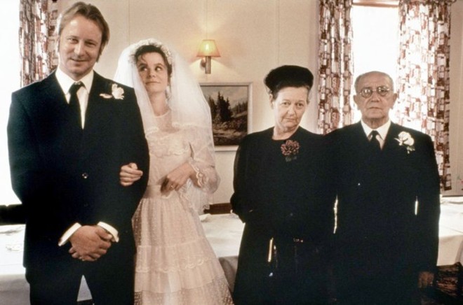 Stellan Skarsgård e Emily Watson vivem uma felicidade breve em Ondas do Destino |