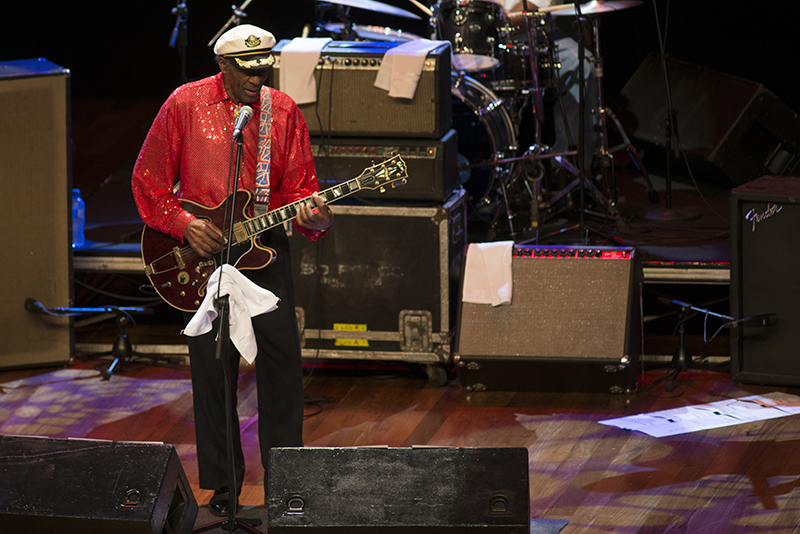 Público relevou erros de Chuck, e astro adorou a plateia curitibana | Henry Milleo/ Gazeta do Povo