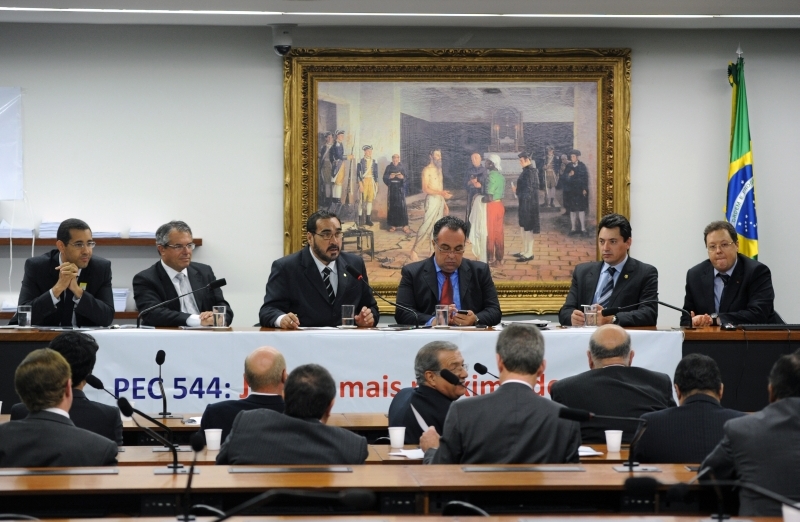 Parlamentares e representantes de entidades civis fizeram ato em defesa da criação dos novos TRFs | Luís Macedo/Ag. Câmara