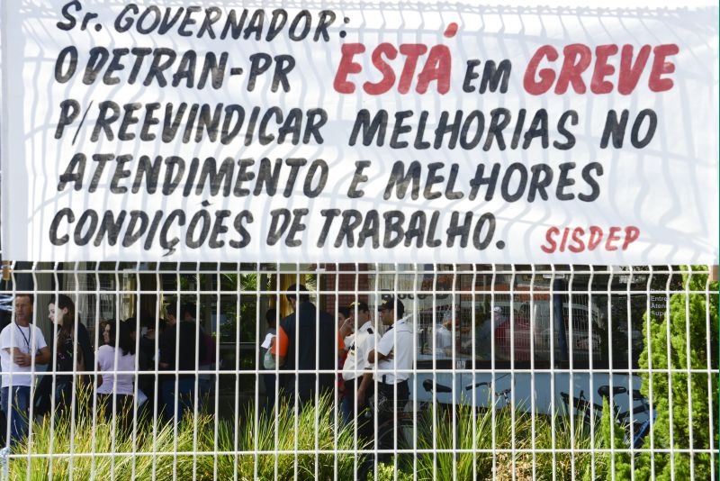 Atendimento em Curitiba está mais lento por causa da paralisação | Henry Milleo/Agência de Notícias Gazeta do Povo