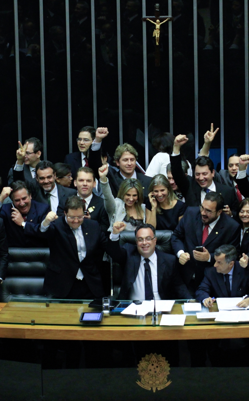 Comemoração na Câmara após aprovação de novos tribunais | Wenderson Araújo/ Gazeta do Povo