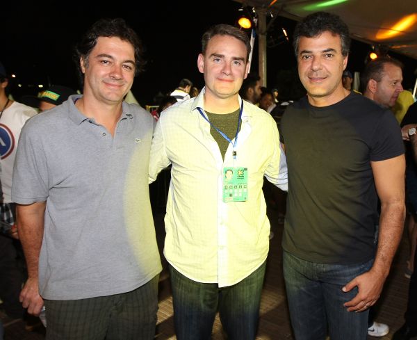Fã de esportes, o governador Beto Richa acompanhou algumas competições do X Games, realizados de quinta a domingo da semana passada em Foz do Iguaçu, onde foi recebido pelo vice-presidente global de programação da ESPN, Scott Guglielmino (ao centro), e pelo presidente da comissão organizadora local do evento, Marcelo Dória (à esq.). Foz do Iguaçu ainda será cidade-sede da competição em 2014 e 2015 | Jonas Oliveira
