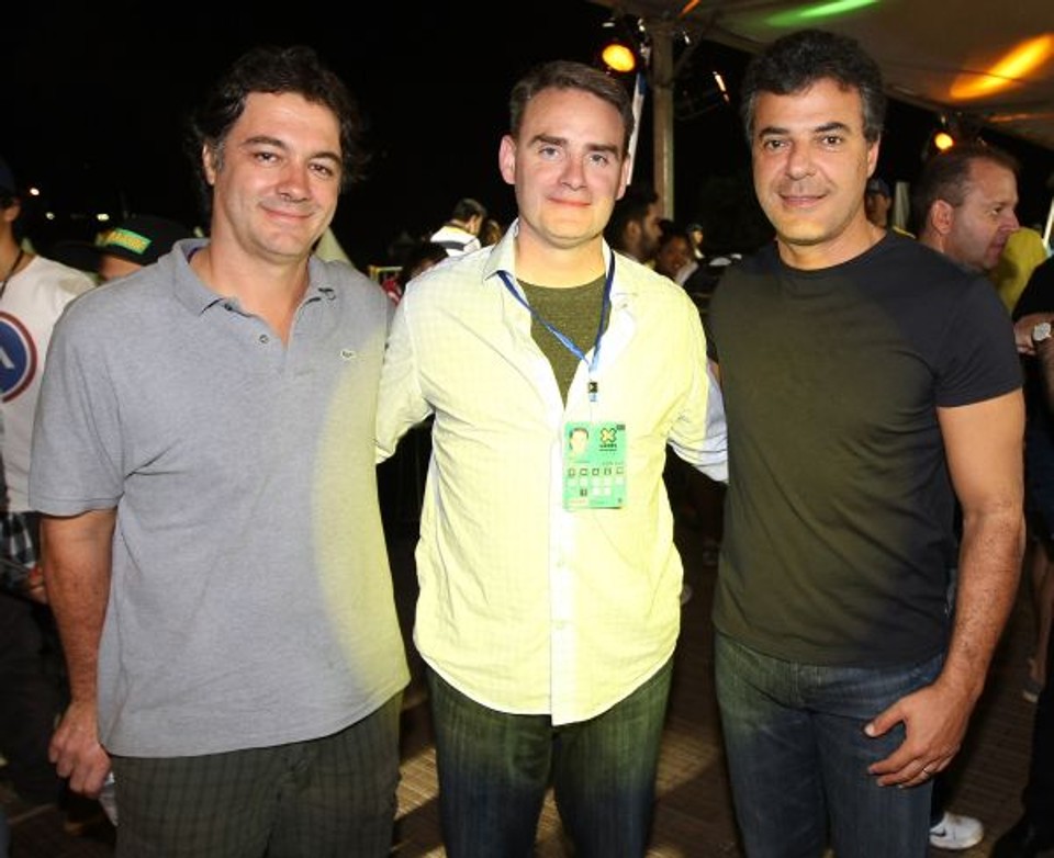 Fã de esportes, o governador Beto Richa acompanhou algumas competições do X Games, realizados de quinta a domingo da semana passada em Foz do Iguaçu, onde foi recebido pelo vice-presidente global de programação da ESPN, Scott Guglielmino (ao centro), e pelo presidente da comissão organizadora local do evento, Marcelo Dória (à esq.). Foz do Iguaçu ainda será cidade-sede da competição em 2014 e 2015 | Jonas Oliveira