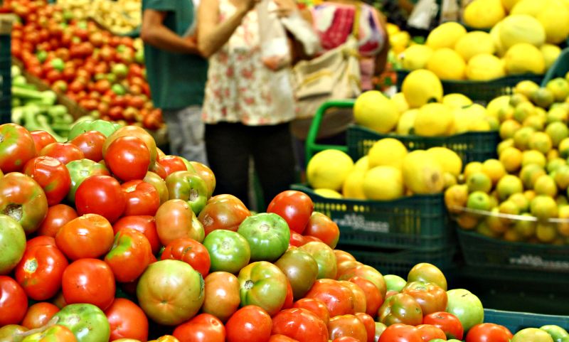 Caixa de tomate comercializada por R$ 75 nesta terça-feira era vendida a R$ 35 em 9 de abril de 2012 | roberto Custódio/Jornal de Londrina