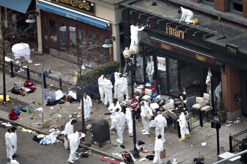 Peritos em ação: autoridades disseram que se trata da cena de crime mais complexa que a polícia de Boston já enfrentou | Shannon Stapleton/Reuters