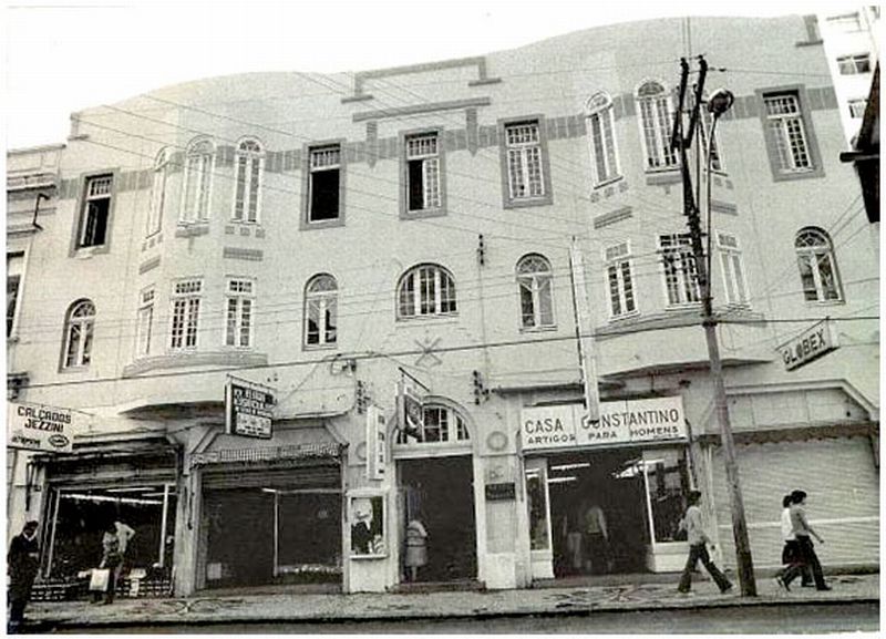 Lojas funcionaram no local, que também abrigou um hotel | Arquivo Ippuc/Divulgação