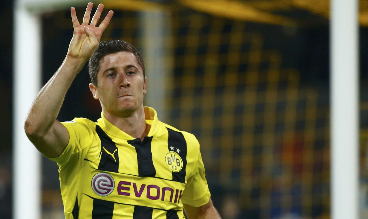 Lewandowski faz quatro e decide o jogo para Dortmund | Reuters