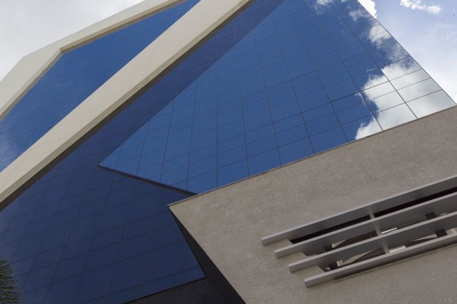 Detalhe do edifício comercial Curitibano Prime Center, pelo arquiteto Luiz Bacoccini: desenho arrojado |