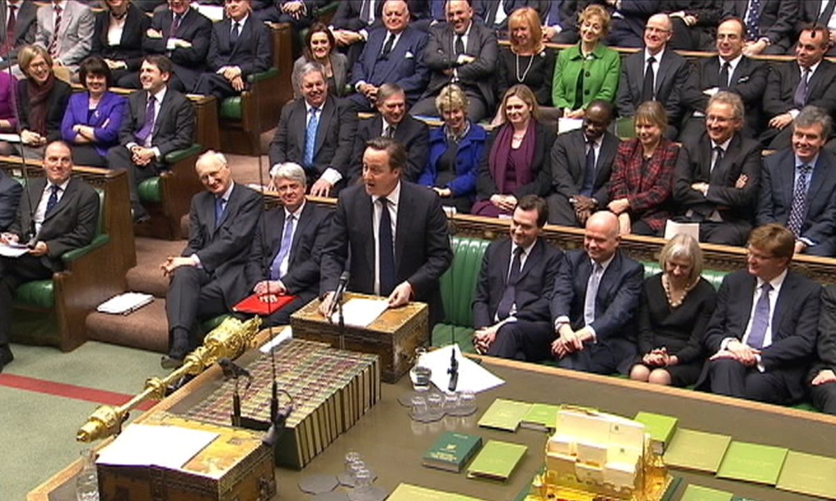 David Cameron (no púlpito) participa de homenagem à ex-ministra britânica | Reuters/Parlamento britânico