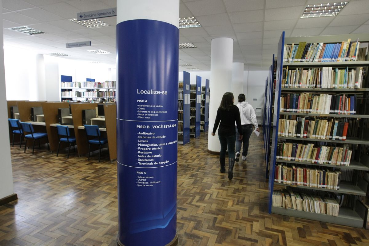 Apesar de reinaugurado, o espaço não está finalizado: por falta de orçamento, as mudanças referentes à acessibilidade ainda não foram concluídas | Ivonaldo Alexandre / Gazeta do Povo