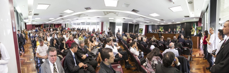 Ato contra a PEC da Impunidade em Curitiba reuniu representantes de entidades e movimentos sociais, da OAB, do Ministério Público e do Judiciário | Diego Pisante/ Gazeta do Povo