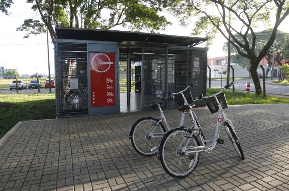 Desde fevereiro, mais de 470 bikes foram alugadas nos dois bicicletários administrados pela Bicicletaria.Net | Daniel Castellano/ Gazeta do Povo