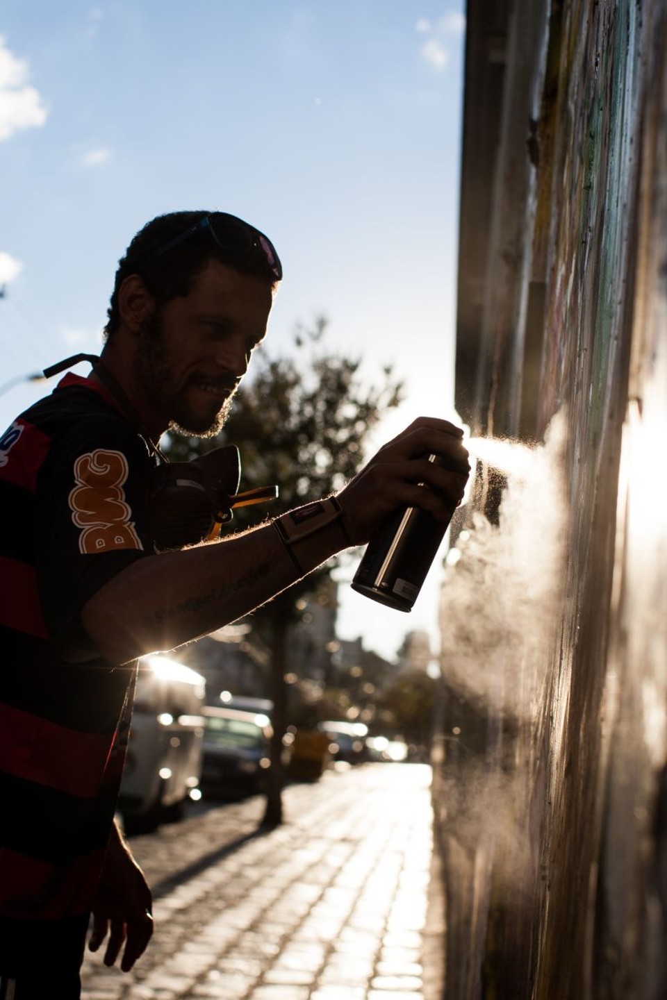 Artista desenha muro no bairro São Francisco, em Curitiba. Grafite como forma de inclusão social | Fotos: Bruno Covello/Gazeta do Povo