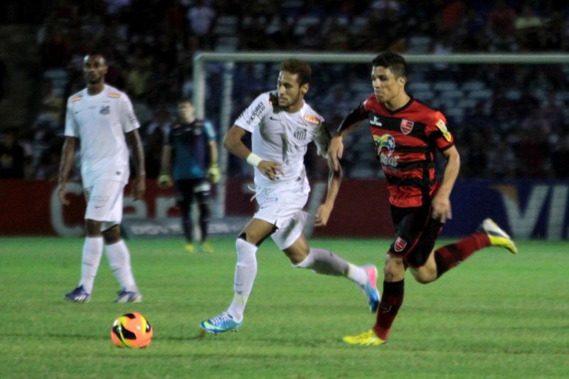 O Santos de Neymar não passou de um empate no Piauí | Raoni Barbosa/ Futura Press