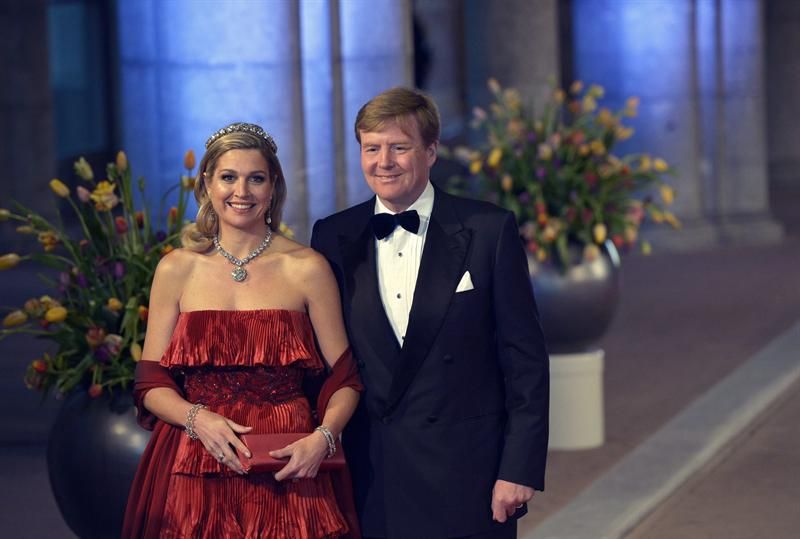 O príncipe e futuro rei da Holanda Guilherme Alexandre, posa com a esposa Máxima Zorreguieta | EFE/ROBIN UTRECHT / POOL
