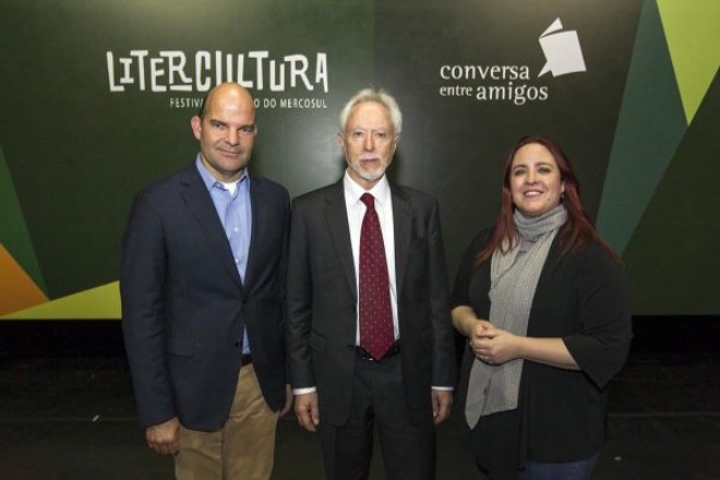 Na Saison -Ladeado por Marcelo Almeida e Manoela Leão, J.M.Coetzee, vencedor do Prêmio Nobel de Literatura (em 2003), falou sobre