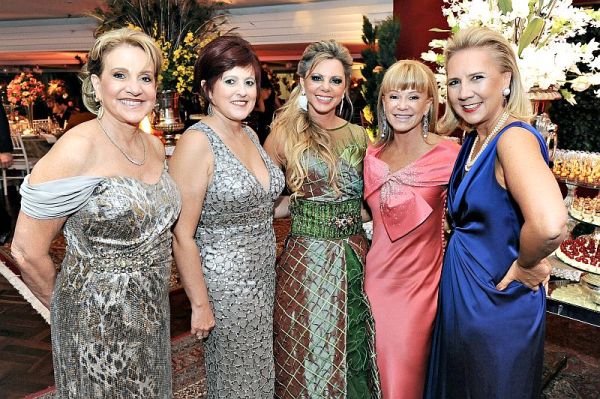 Enlace Penna e Galléas: retrato dos noivos III -Suzana Slaviero, Silvana Slaviero Gonçalves, Zaira Galléas, Simone Slaviero e Helena Pereira Oliveira | Gerson Lima