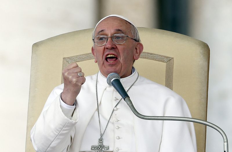 Papa Francisco gesticula durante a audiência semanal na Praça de São Pedro, no Vaticano | Stefano Rellandini/Reuters