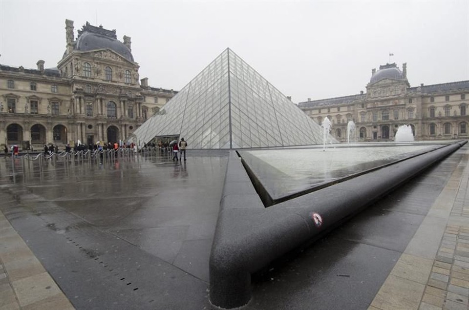Louvre fecha portas temporariamente por aumento de batedores de carteiras