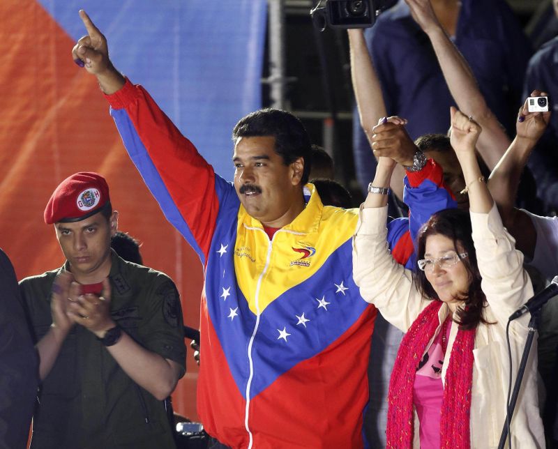 Após ser proclamado, Maduro disse em discurso que vai cumprir plenamente o legado do ex-presidente Hugo Chávez | Tomas Bravo/Reuters
