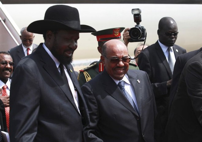Salva Kiir (sul-sudanês, de chapéu) e Omar Bashir (Sudão) | Andreea Campeanu/Reuters